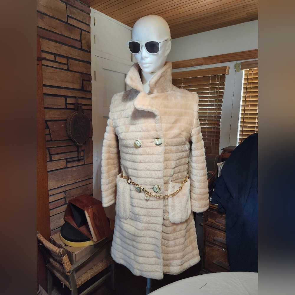 VTG. Collins & Aikman Elegant Cream Double-Breasted Faux Fur Women's Coat Sz.6-8